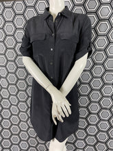 Charger l&#39;image dans la galerie, Robe chemise Equipment en soie taille 36
