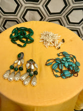 Charger l&#39;image dans la galerie, Lot de 9 clips et une broche vintage
