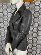 Charger l'image dans la galerie, Veste en cuir noire Paul Smith taille 38
