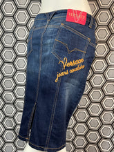 Charger l&#39;image dans la galerie, Jupe en jeans Versace jeans couture taille 40
