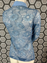 Charger l&#39;image dans la galerie, Chemisier en résille brodée Anne Fontaine taille 38
