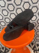 Charger l&#39;image dans la galerie, Mocassins Prada pointure 39
