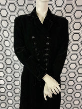 Charger l&#39;image dans la galerie, Manteau en velours Armand Ventilo taille 40
