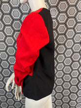 Charger l'image dans la galerie, Blouse vintage Pierre Cardin taille 40
