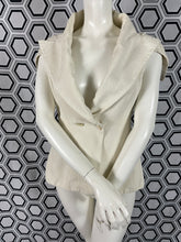 Charger l'image dans la galerie, Veste emblématique Alexander McQueen taille 40
