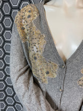 Charger l&#39;image dans la galerie, Cardigan Manoush brodé taille 40
