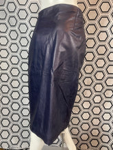Charger l&#39;image dans la galerie, Jupe en cuir Morabito taille 38
