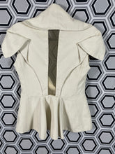 Charger l'image dans la galerie, Veste emblématique Alexander McQueen taille 40
