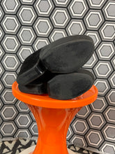 Charger l&#39;image dans la galerie, Paire de bottines en daim Robert Clergerie pointure 37
