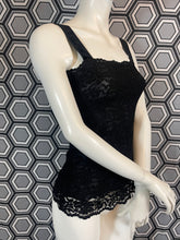 Charger l&#39;image dans la galerie, Haut en dentelle Dolce &amp; Gabbana taille 36
