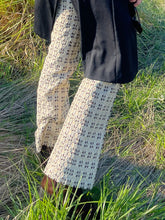 Charger l&#39;image dans la galerie, Pantalon Prada brodé doré taille 38
