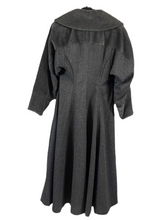 Charger l&#39;image dans la galerie, Manteau Paco Rabanne gros pailleté taille 38
