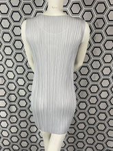 Charger l&#39;image dans la galerie, Mini-robe Pleats Please Issey Miyake taille 38
