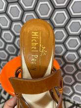 Charger l&#39;image dans la galerie, Paire d’escarpins Michel Perry pointure 36 1/2
