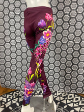 Charger l&#39;image dans la galerie, Incroyable pantalon strass Gai Mattiolo taille 38
