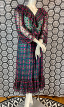 Charger l'image dans la galerie, Robe Ted Lapidus en soie taille 40
