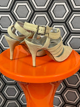 Charger l&#39;image dans la galerie, Escarpins vintage Thierry Mugler pointure 36
