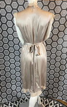 Charger l'image dans la galerie, Robe Queenie en soie taille 40
