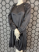 Charger l'image dans la galerie, Veste en soie Céline taille 38
