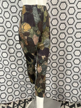 Charger l&#39;image dans la galerie, Pantalon imprimé Pleats Please Issey Miyake
