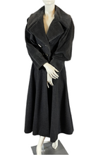 Charger l&#39;image dans la galerie, Manteau Paco Rabanne gros pailleté taille 38
