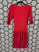Charger l&#39;image dans la galerie, Robe Alaïa framboise taille 36
