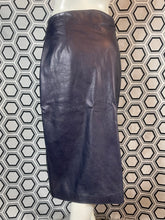 Charger l&#39;image dans la galerie, Jupe en cuir Morabito taille 38
