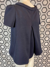 Charger l&#39;image dans la galerie, Haut bleu marine Prada taille 42
