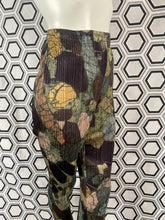 Charger l&#39;image dans la galerie, Pantalon imprimé Pleats Please Issey Miyake
