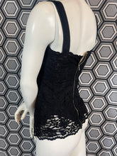 Charger l&#39;image dans la galerie, Haut en dentelle Dolce &amp; Gabbana taille 36
