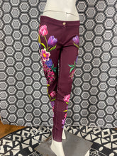 Charger l&#39;image dans la galerie, Incroyable pantalon strass Gai Mattiolo taille 38
