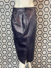 Charger l&#39;image dans la galerie, Jupe en cuir Morabito taille 38

