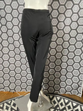 Charger l&#39;image dans la galerie, Pantalon noir Prada taille 34
