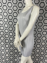 Charger l&#39;image dans la galerie, Mini-robe Pleats Please Issey Miyake taille 38
