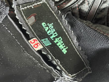 Charger l&#39;image dans la galerie, Incroyable bustier en cuir à seins coniques Jean Paul Gaultier taille 36
