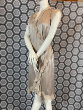Charger l'image dans la galerie, Robe Queenie en soie taille 40
