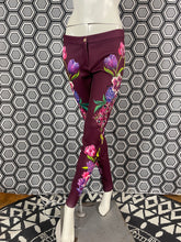 Charger l&#39;image dans la galerie, Incroyable pantalon strass Gai Mattiolo taille 38
