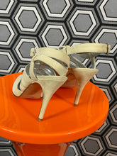 Charger l&#39;image dans la galerie, Escarpins vintage Thierry Mugler pointure 36
