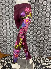 Charger l&#39;image dans la galerie, Incroyable pantalon strass Gai Mattiolo taille 38
