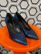 Charger l&#39;image dans la galerie, Escarpins bleu merallisé léopard pointure 37,5 italienne.
