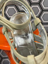 Charger l&#39;image dans la galerie, Escarpins vintage Thierry Mugler pointure 36
