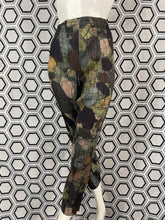 Charger l&#39;image dans la galerie, Pantalon imprimé Pleats Please Issey Miyake
