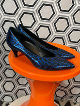Charger l&#39;image dans la galerie, Escarpins bleu merallisé léopard pointure 37,5 italienne.
