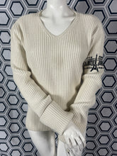 Charger l&#39;image dans la galerie, Pull Jean-Paul Gaultier taille 38
