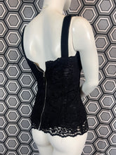 Charger l&#39;image dans la galerie, Haut en dentelle Dolce &amp; Gabbana taille 36
