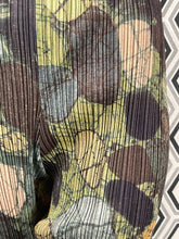 Charger l&#39;image dans la galerie, Pantalon imprimé Pleats Please Issey Miyake
