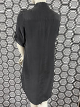 Charger l&#39;image dans la galerie, Robe chemise Equipment en soie taille 36
