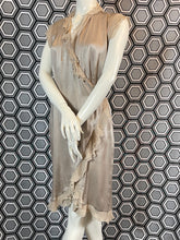 Charger l'image dans la galerie, Robe Queenie en soie taille 40
