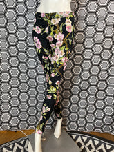 Charger l&#39;image dans la galerie, Pantalon à fleurs Dolce &amp; Gabbana taille 34
