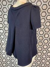 Charger l&#39;image dans la galerie, Haut bleu marine Prada taille 42
